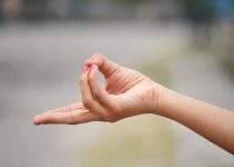 Prana Mudra: How to Do It, Benefits, Side Effects and Precautions