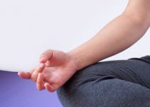 Akash Mudra (Shuni Mudra): How to Perform, Benefits, and Precautions