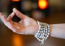 5 Yoga Mudras for Diabetes: Control Blood Sugar Level Naturally