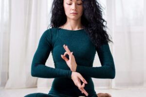7 Effective Yoga Mudras for a Warm and Cozy Winter Season